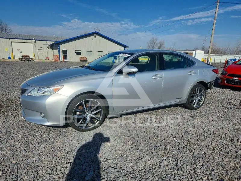 2013 Lexus ES300 photo