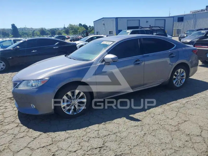 2013 Lexus ES300 photo