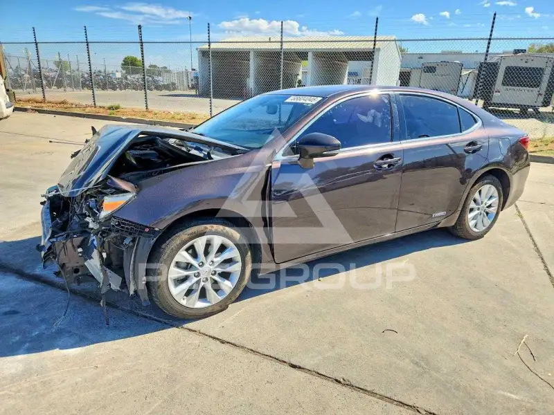 2013 Lexus ES300 photo