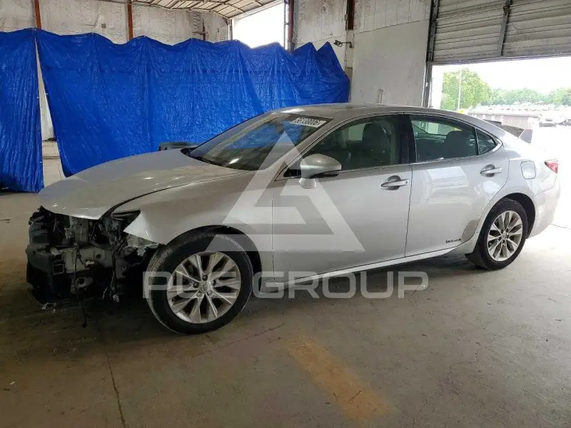 2013 Lexus ES300 photo