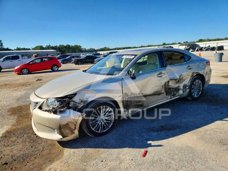 2013 Lexus ES350 photo