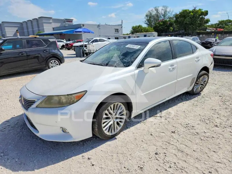 2013 Lexus ES350 photo