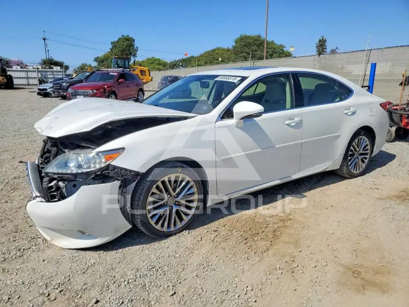 2013 Lexus ES350 photo