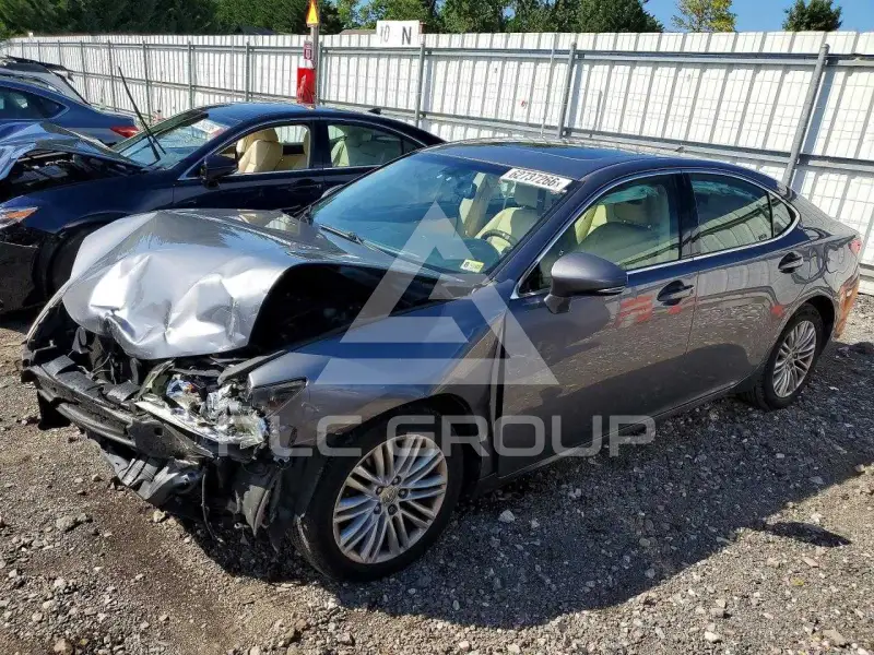 2013 Lexus ES350 photo