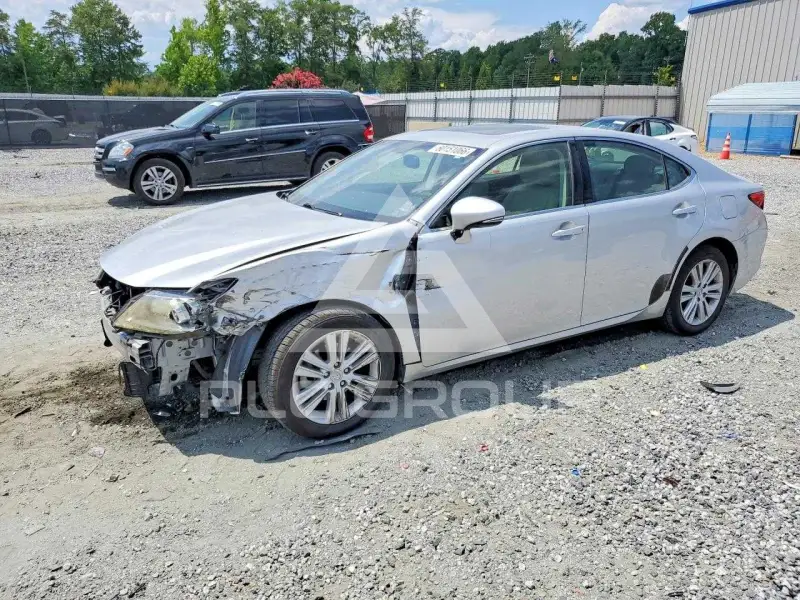 2013 Lexus ES350 photo
