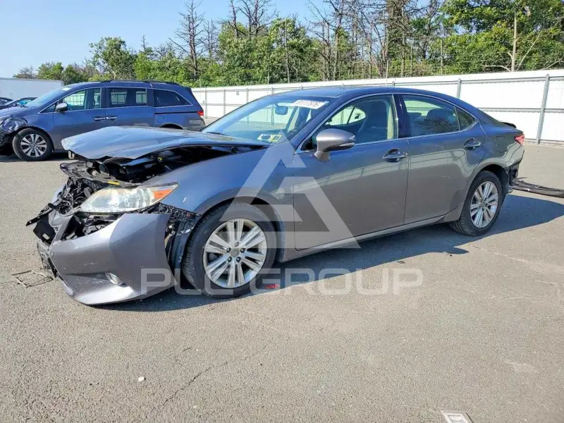 2013 Lexus ES350 photo