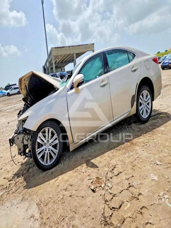 2013 Lexus ES350 photo