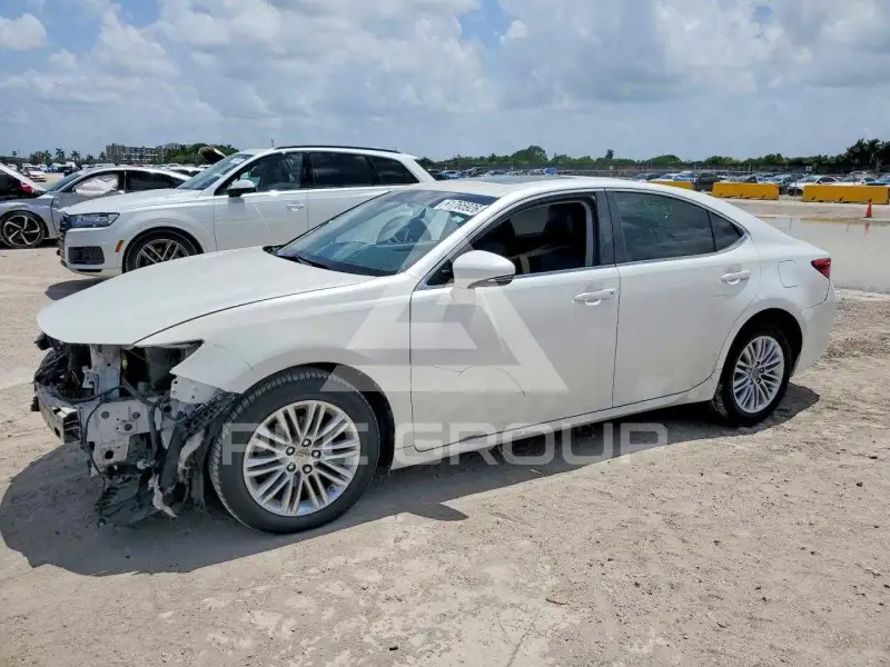 2013 Lexus ES350 photo