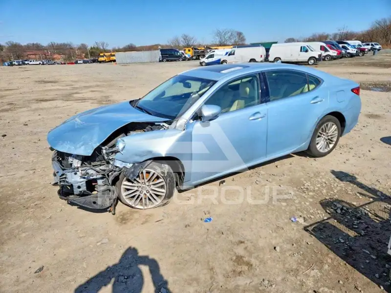 2013 Lexus ES350 photo