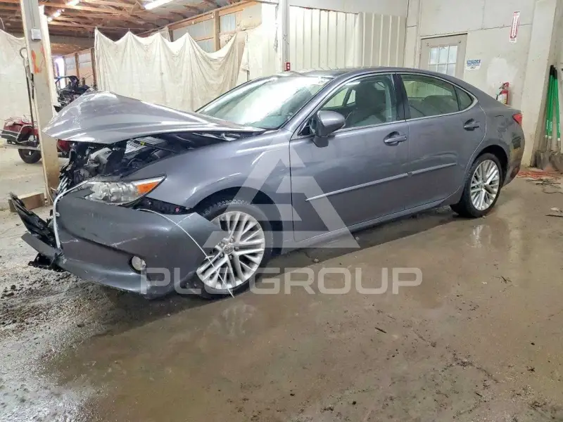 2013 Lexus ES350 photo