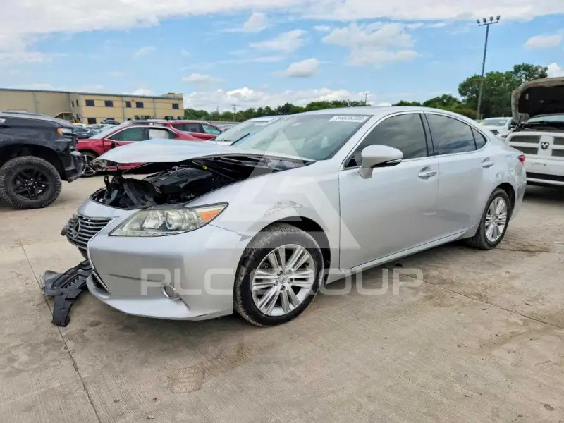 2013 Lexus ES350 photo