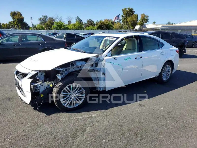 2013 Lexus ES350 photo