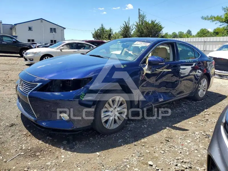 2013 Lexus ES350 photo