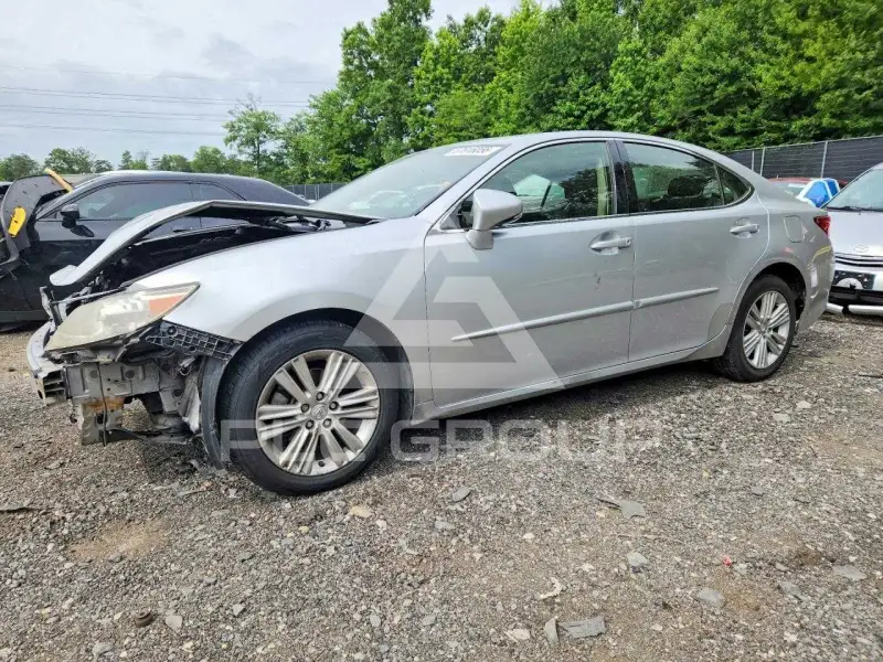 2013 Lexus ES350 photo