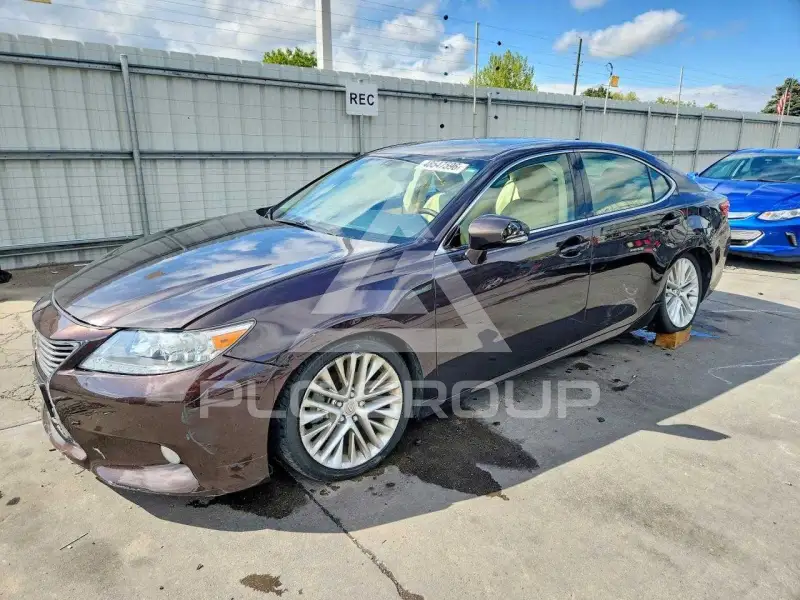 2013 Lexus ES350 photo