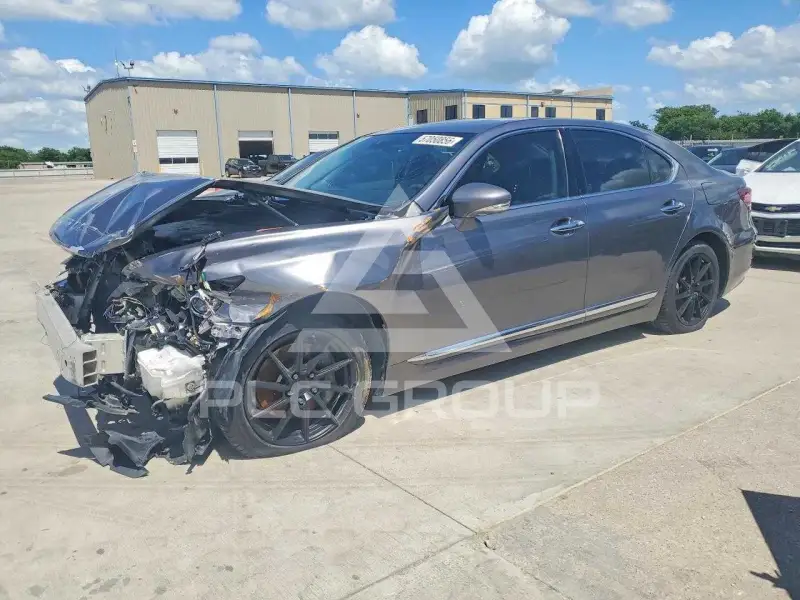2013 Lexus LS460 photo
