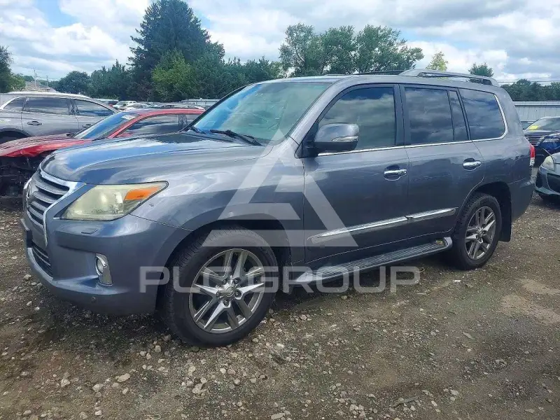 2013 Lexus LX570 photo