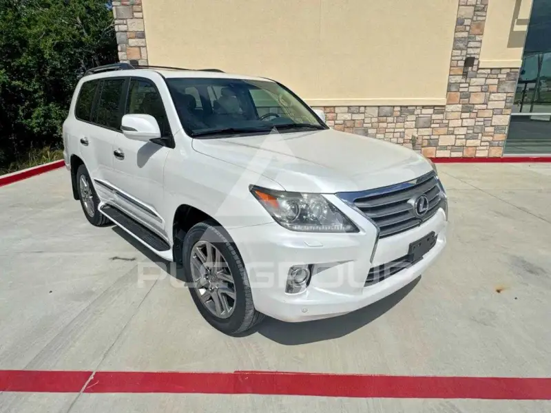 2013 Lexus LX570 photo