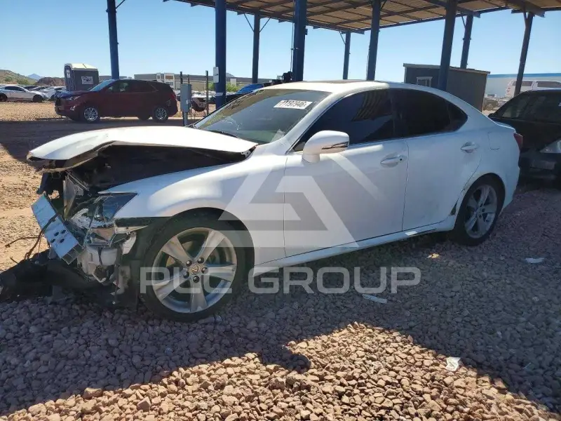 2013 Lexus IS photo