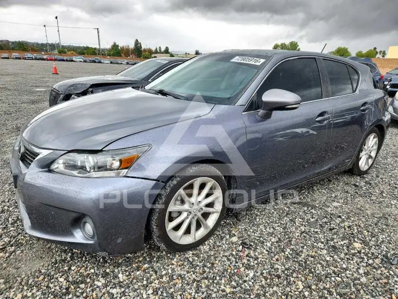 2013 Lexus CT200 photo