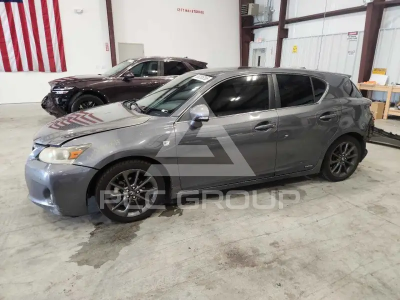 2013 Lexus CT200 photo