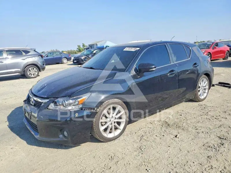 2013 Lexus CT200 photo