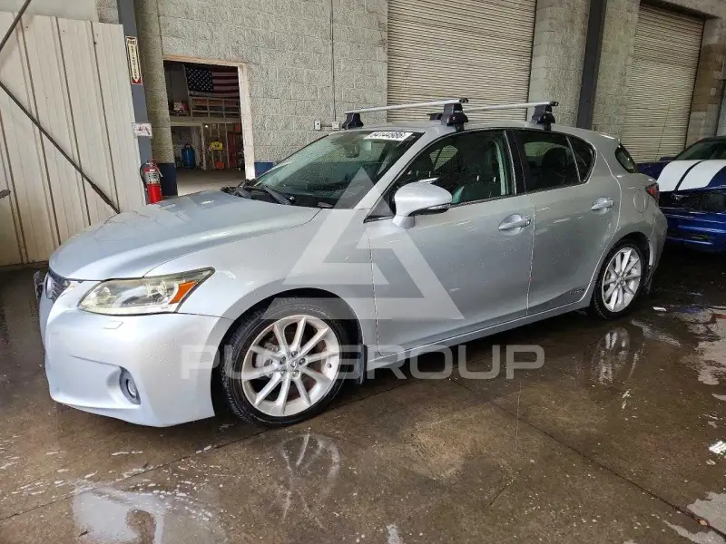 2013 Lexus CT200 photo