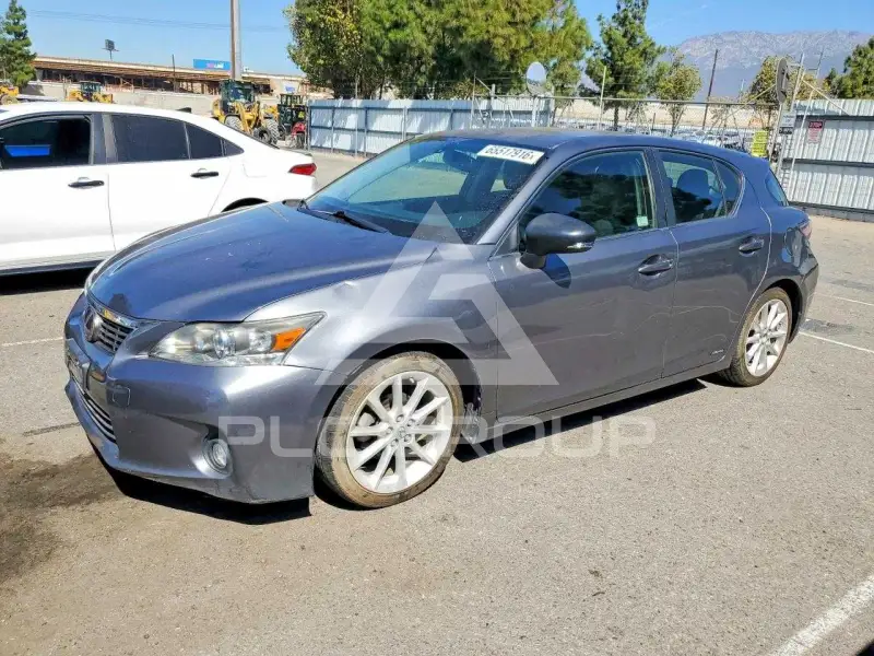 2013 Lexus CT200 photo