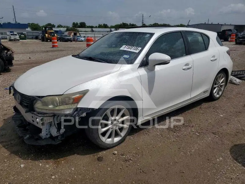 2013 Lexus CT200 photo