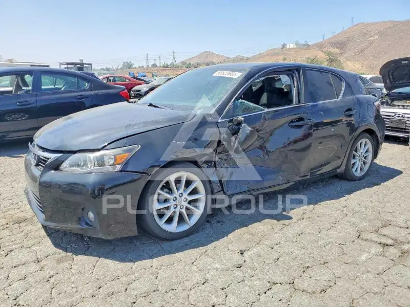 2013 Lexus CT200 photo