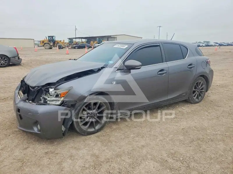 2013 Lexus CT200 photo