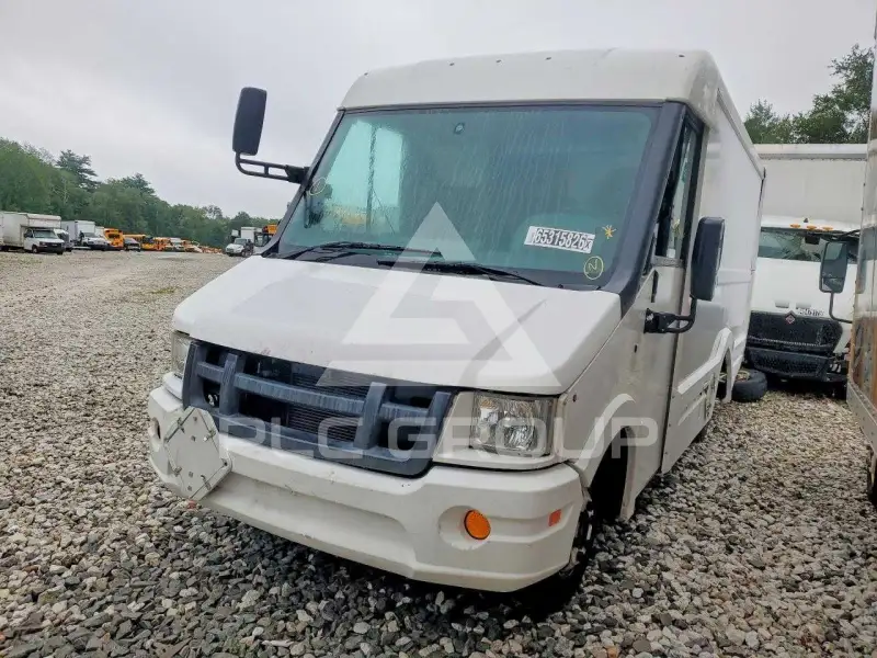 2013 Isuzu NPR фото