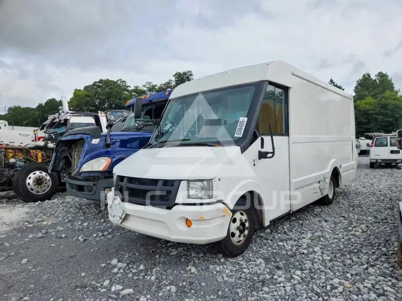 2013 Isuzu NPR photo