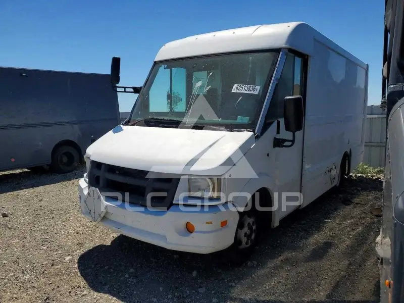 2013 Isuzu NPR фото