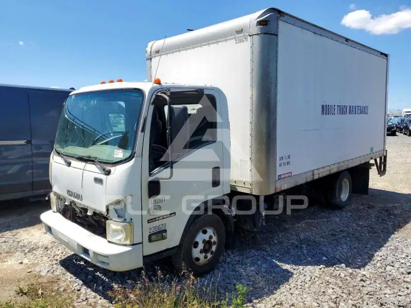 2013 Isuzu NPR photo