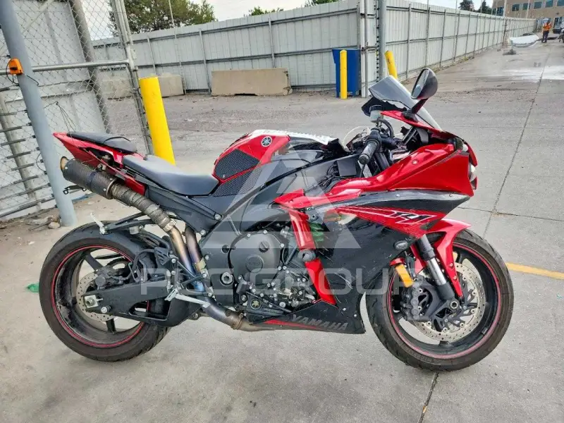 2013 Yamaha YZF1000 фото