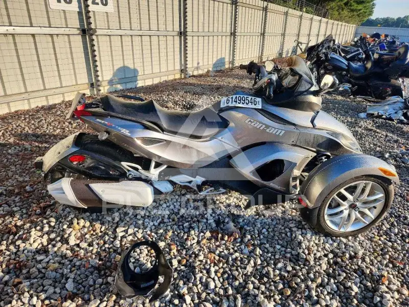2013 Can-AM SPYDER фото