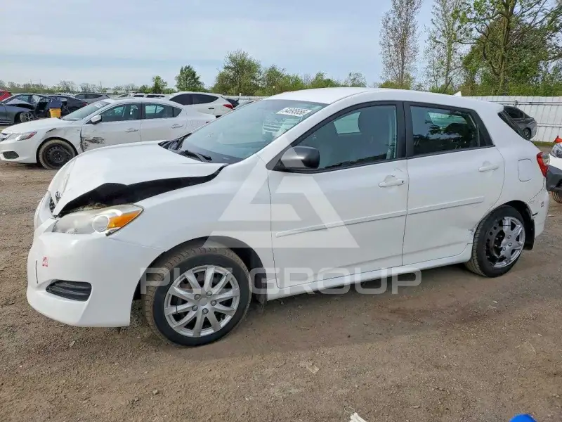 2013 Toyota MATRIX photo