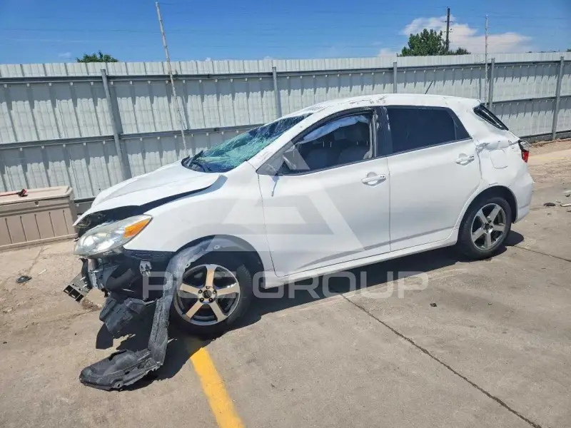 2013 Toyota MATRIX photo