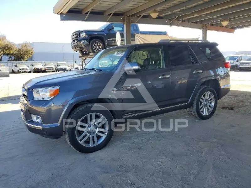 2013 Toyota 4 RUNNER фото