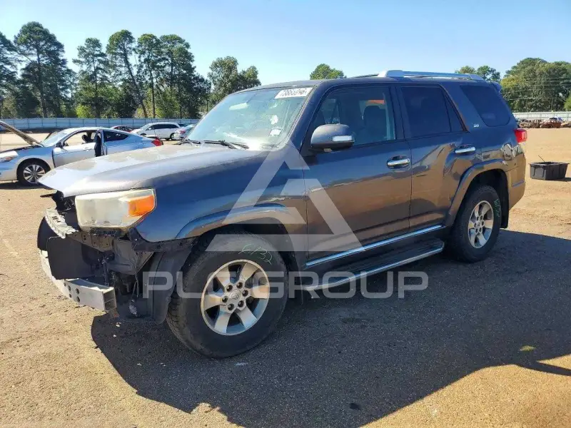 2013 Toyota 4 RUNNER photo