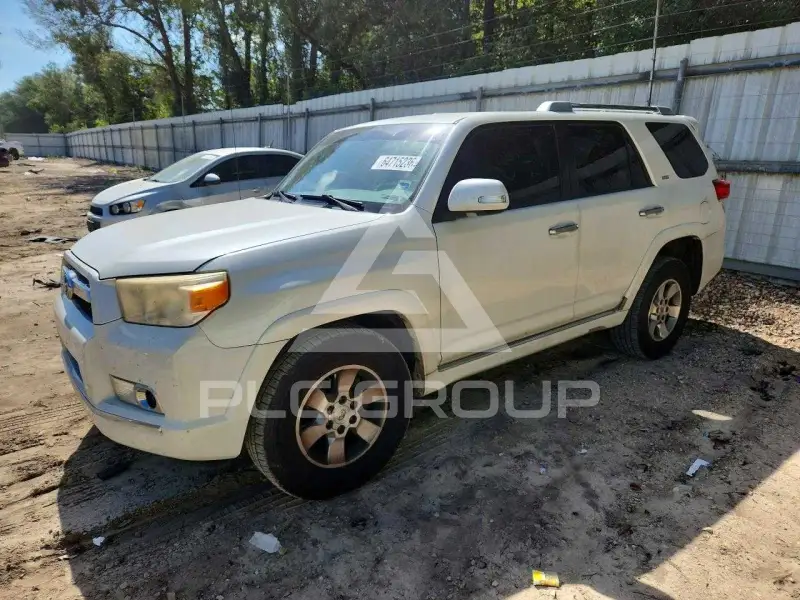 2013 Toyota 4 RUNNER photo