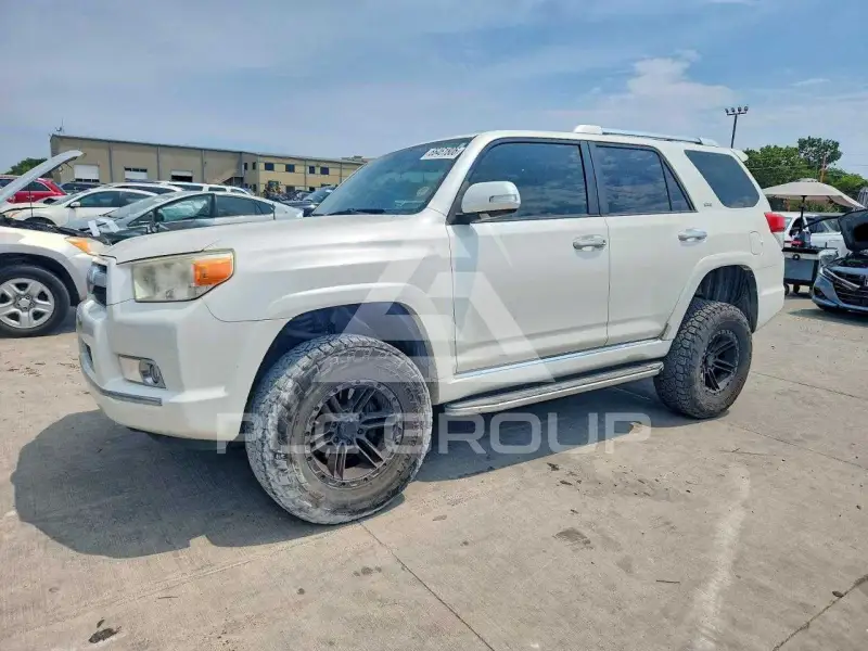 2013 Toyota 4 RUNNER photo