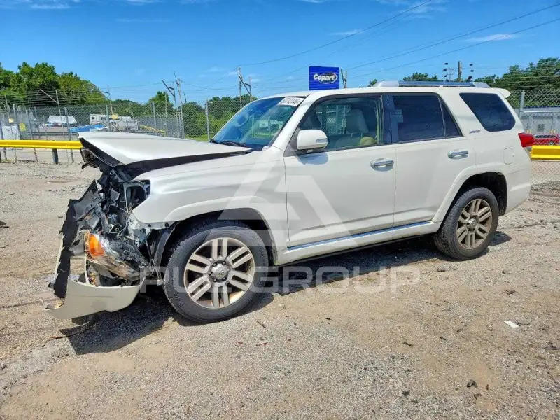 2013 Toyota 4 RUNNER фото