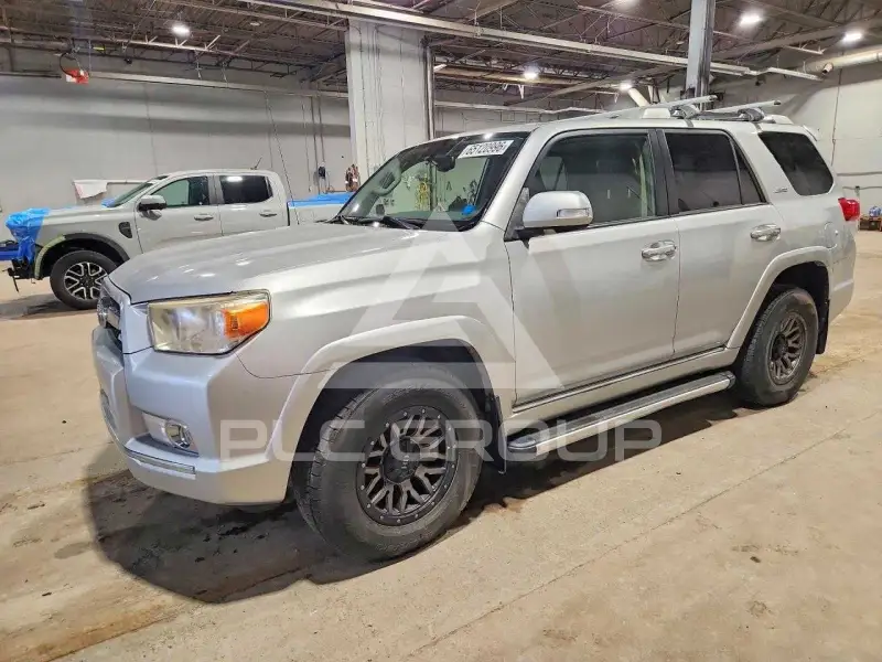 2013 Toyota 4 RUNNER photo