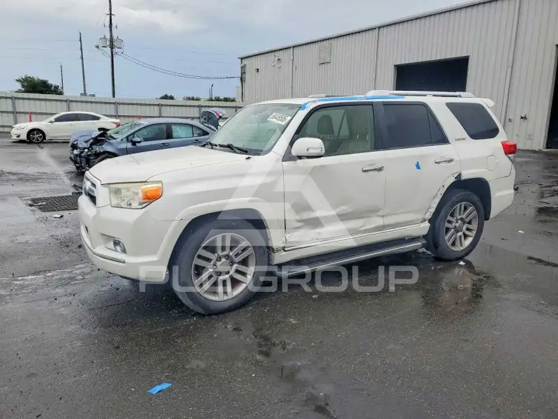 2013 Toyota 4 RUNNER photo