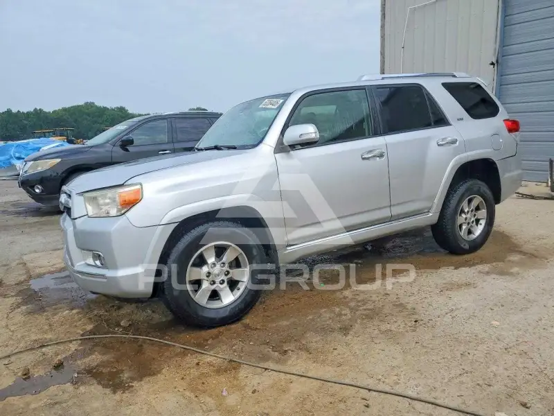 2013 Toyota 4 RUNNER photo