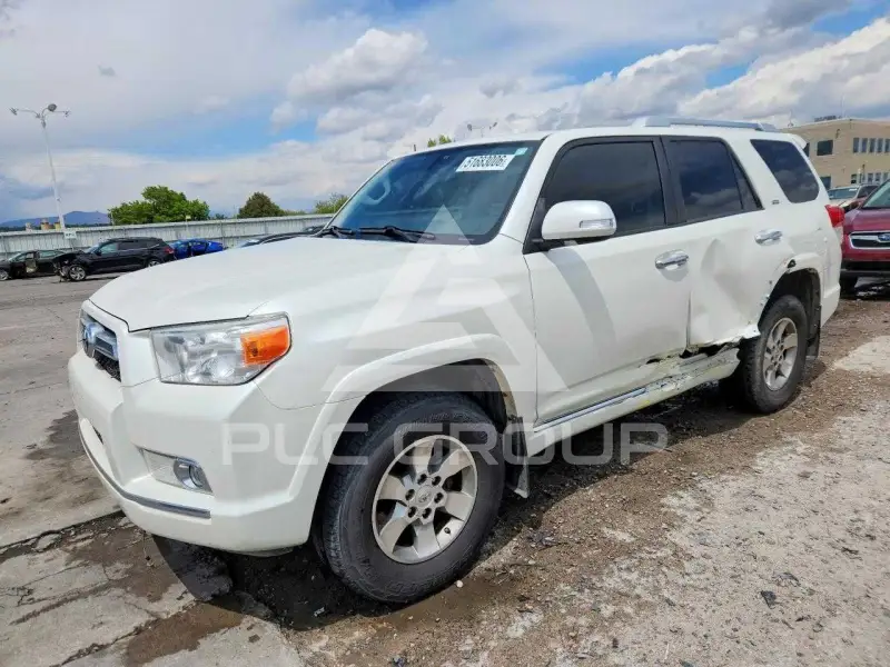 2013 Toyota 4 RUNNER photo