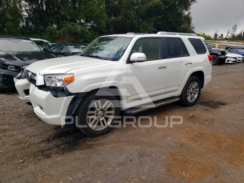 2013 Toyota 4 RUNNER фото