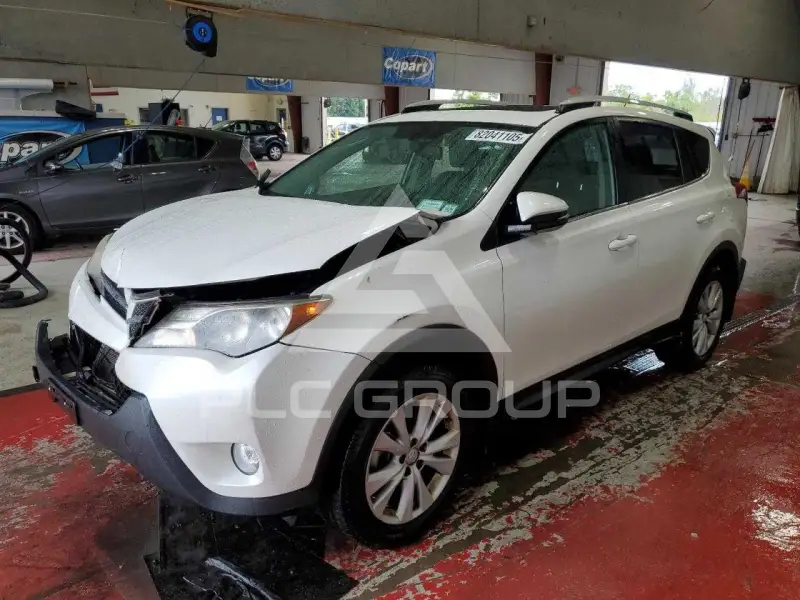 2013 Toyota RAV4 photo
